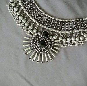 Vintage Silver Bib Necklace w/ Black Stones - 16"